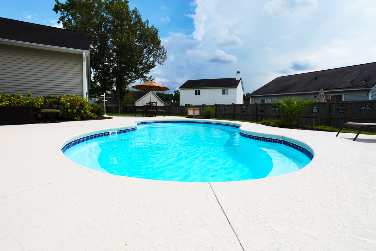 🌊 Read our latest article: 'Why #FiberglassPools Are the Best Choice for #OklahomaHomes' 🌞 Discover the durability, low maintenance, and stunning designs that make fiberglass pools perfect for Oklahoma's climate! 🏊‍♂️sanjuanpools.com/fiberglass-poo…🌴#BackyardOasis