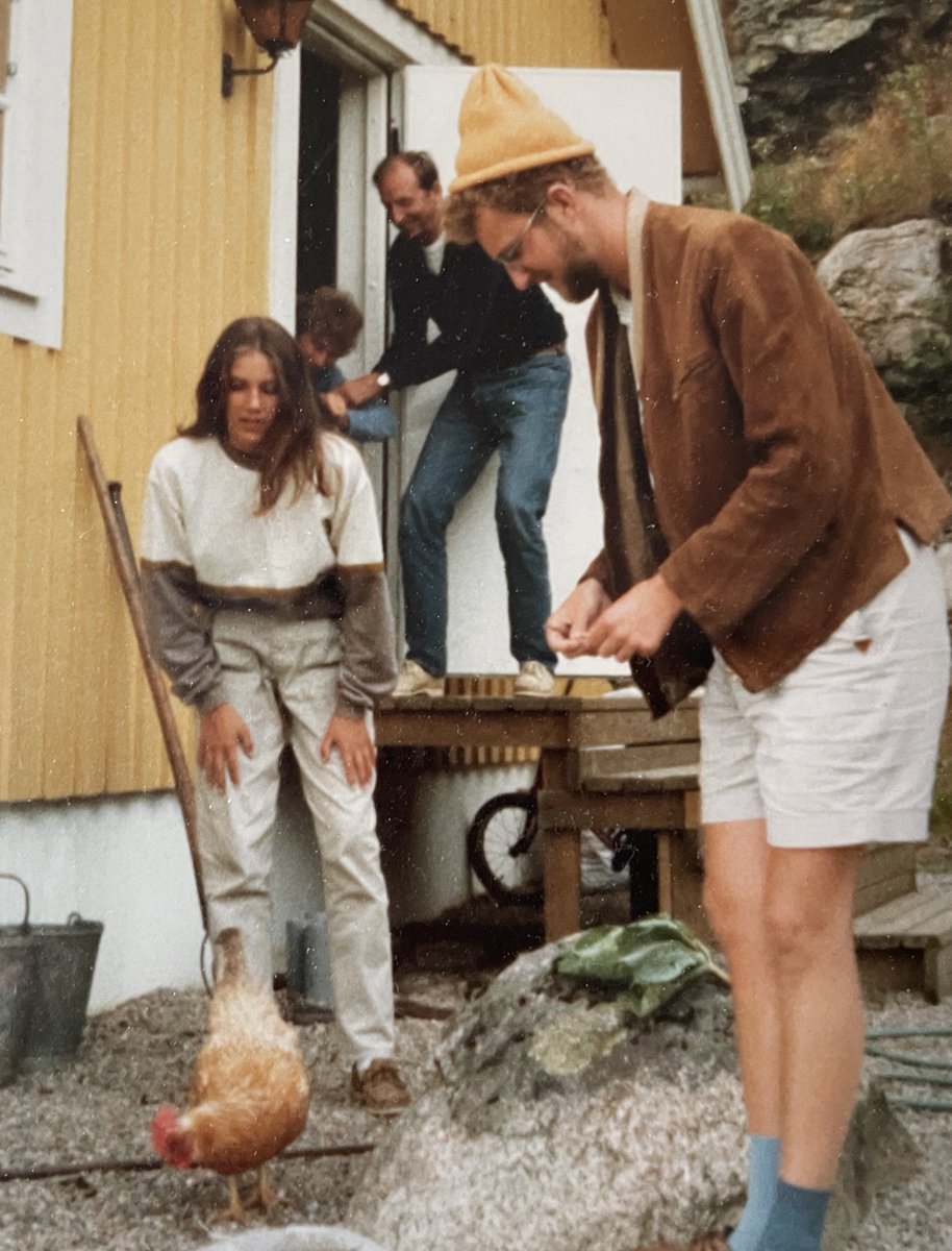 Bohuslän, 1982. Min bror, mina föräldrar och jag. Det är bara jag som fortfarande lever. 😭