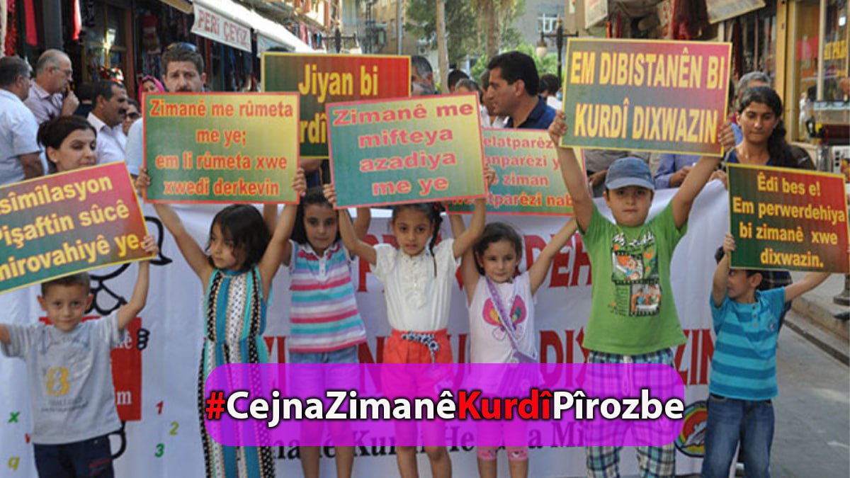 Kurds around the world celebrated Kurdish Language Day today and held many rallies to emphasise the importance of the Kurdish language. 
#CejnaZimanêKurdîPîrozbe

Kurdistaniyên li Welat u derveyî welat îro Cejna Zimanê kurdî pîroz kirin.
#CejnaZimanêKurdîPîrozbe