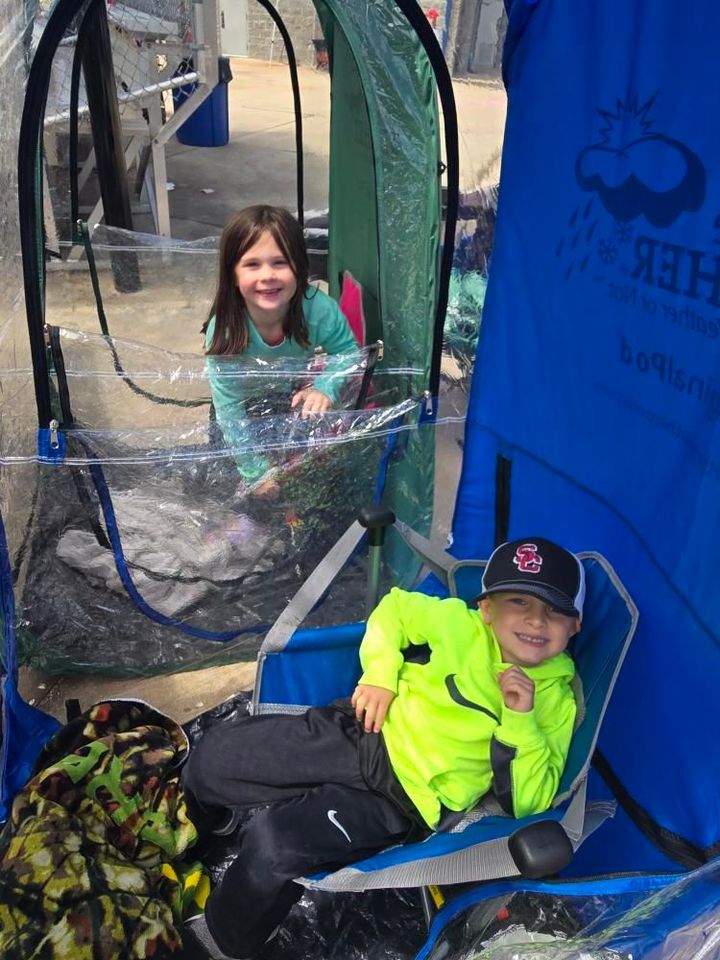 Lets hear it for the siblings cheering on the sidelines! (And the parents that find all the ways to keep them happy) 👏 👏 

📸 : Marlena H.

#PodSquad #WeatherPod #WeatherProof #BugProof #ExploreOutdoors #LiveOutDoors #SharkTank #SportsParents #SportsMom #parenthacks