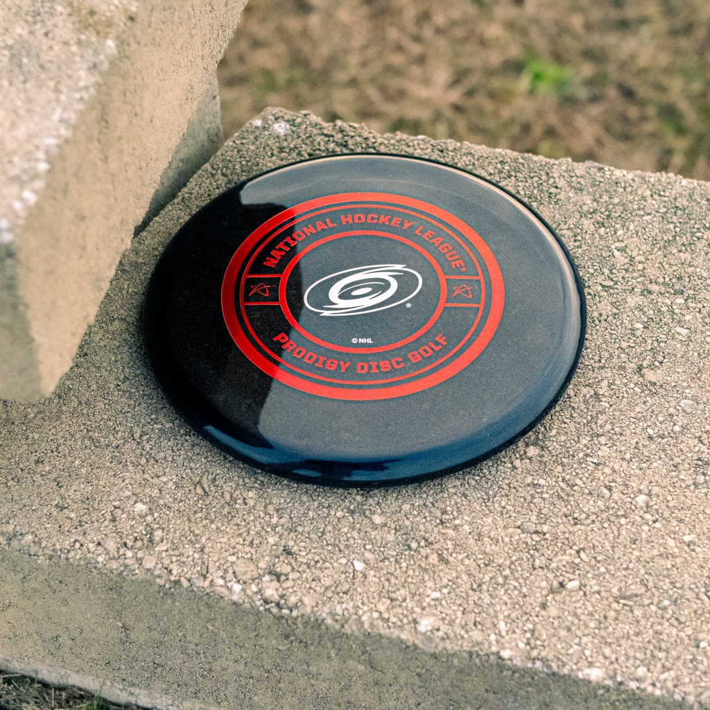 Always get your shot on target with the 'Puck' approach disc! Available for all 32 NHL teams 🥅 prodigydisc.com/products/prodi… #ProdigyDisc #FindYourFlight #discgolf #StanleyCup