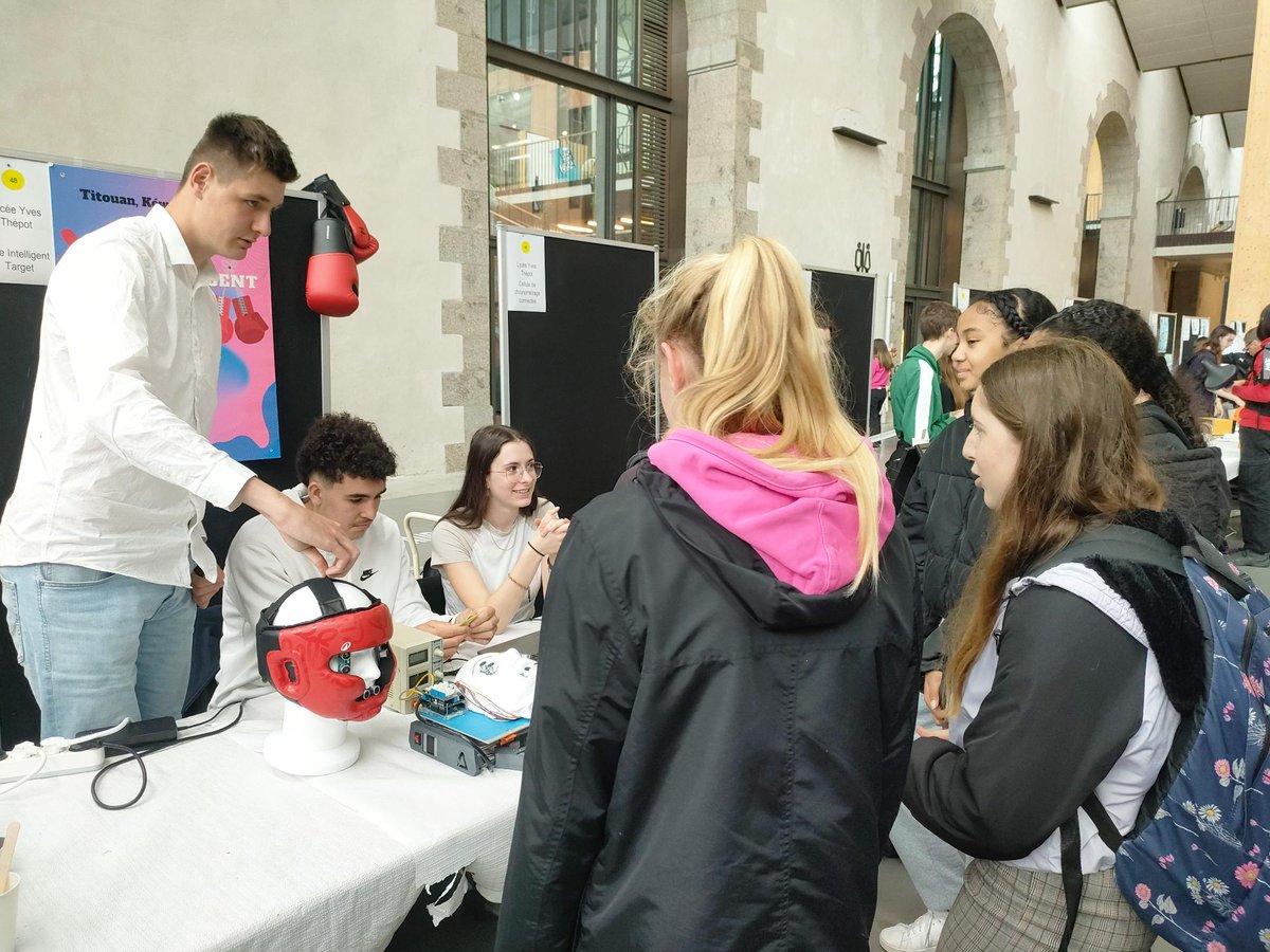 Delph (@delph__29) on Twitter photo Les élèves de 4e de <a href="/MendesCollege/">Collège Mendès 🇫🇷 Morlaix</a> ont passé la matinée aux ateliers des Capucins à Brest pour découvrir les projets présentés par des lycéens de l'<a href="/acrennes/">Académie de Rennes</a> dans le cadre des Olympiades des Sciences de l'Ingénieur.
L'occasion aussi de découvrir des métiers et des formations. Les élèves de 4e de <a href="/MendesCollege/">Collège Mendès 🇫🇷 Morlaix</a> ont passé la matinée aux ateliers des Capucins à Brest pour découvrir les projets présentés par des lycéens de l'<a href="/acrennes/">Académie de Rennes</a> dans le cadre des Olympiades des Sciences de l'Ingénieur.
L'occasion aussi de découvrir des métiers et des formations.