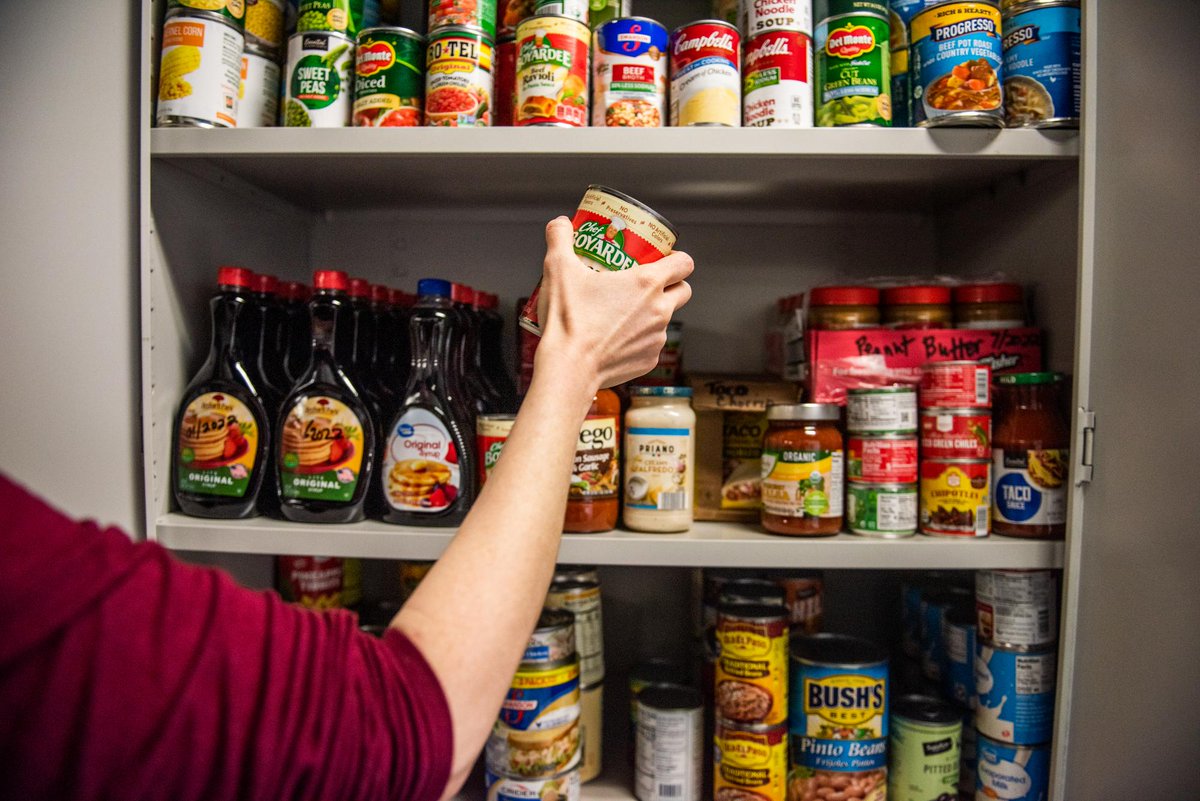 Help the Huskie Food Pantry meet its goal of eliminating food waste! Huskie faculty, staff and students are encouraged to stop by the pantry Thurs., May 26, from 11:30 a.m. to 2 p.m. to take food items that will expire before they reopen in the fall. 📍 Chick Evans Field House