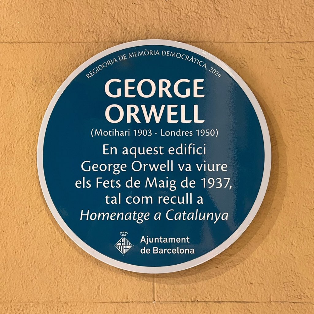 Avui ha estat un dia molt especial 🗓️ Richard Blair, el fill de George Orwell, ha vingut al Poliorama per descobrir la placa que la @RACABarcelona ha penjat en honor a la breu però intensa estada del seu pare al nostre terrat 👏🏼