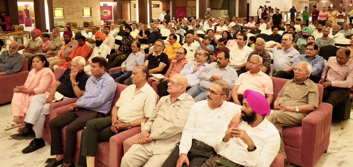 MPNaveenJindal's tweet photo. इंडियन मेडिकल एसोसिएशन के वरिष्ठ चिकित्सकों के साथ रात्रि भोज में मुलाक़ात। आप सभी का अभिनंदन और आभार 🙏 https://t.co/Z97vrkd66M
