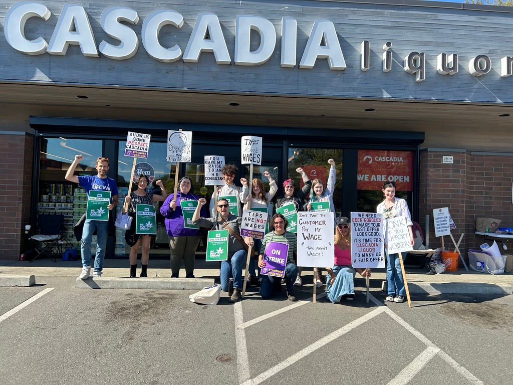 BC Bud Union members joined SEIU workers at Cascadia Liquor in Victoria to show solidarity as they enter the second week of their strike for a fair wage and better conditions. If you're able to contribute to their strike fund, you can support them here ✊ gofund.me/71766ba0