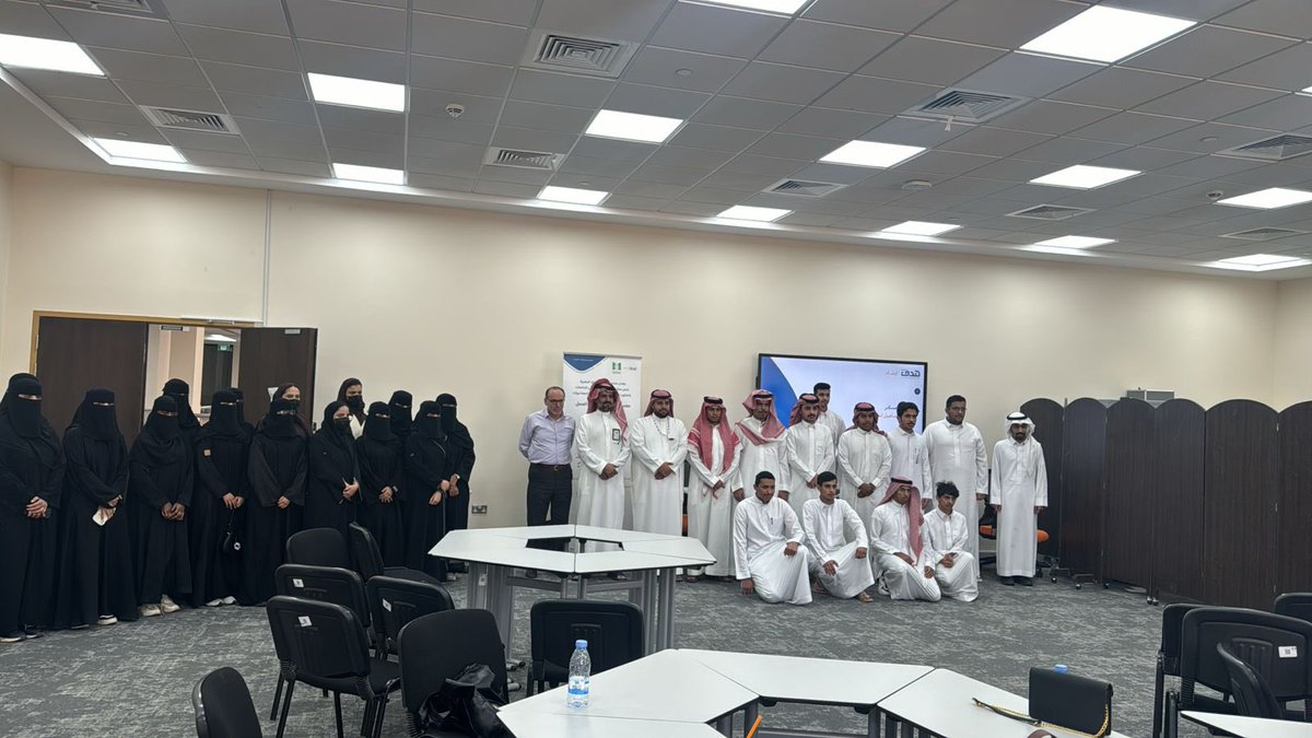 event_ut's tweet photo. دشنت كلية إدارة الأعمال #مبادرة (معسكر التهيئة لسوق العمل )بالتعاون مع #صندوق_تنمية_الموارد_البشرية، والتي استمرت على مدار ٤ أيام،تضمنت لقاء تعريفي بالبرنامج وورش عمل، وتقديم جلسة إرشاد وتطبيق مقاييس مهنية للمستفيدين، واختتمت باليوم الأخير بإ��تضافة مسؤول في الموارد البشرية. https://t.co/QCcQXpRYt7