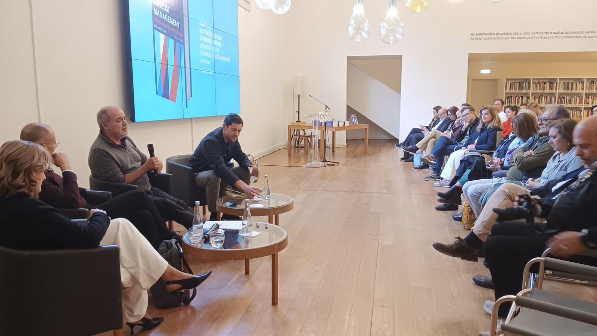 Helena Freitas, Nuno Ferrand e Paulo Pires do Vale partilharam as suas experiências na procura de um compromisso de acesso ao conhecimento sobre museus, numa realidade marcada por diferenças culturais e a desinformação. A mesa redonda é moderada por Javier Jimenez. #cienciaviva