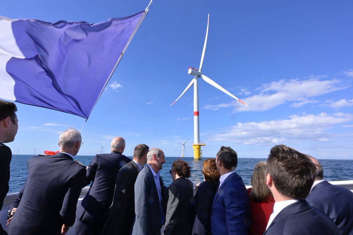 Nous inaugurons, avec @EDFofficiel et les élus, les 71 éoliennes en mer, au large de Fécamp, qui fournissent de l’électricité à plus de 750 000 Français ! C’est un projet exemplaire et c’est fabriqué en France : des fondations à la station électrique jusqu’aux pâles d’éoliennes!