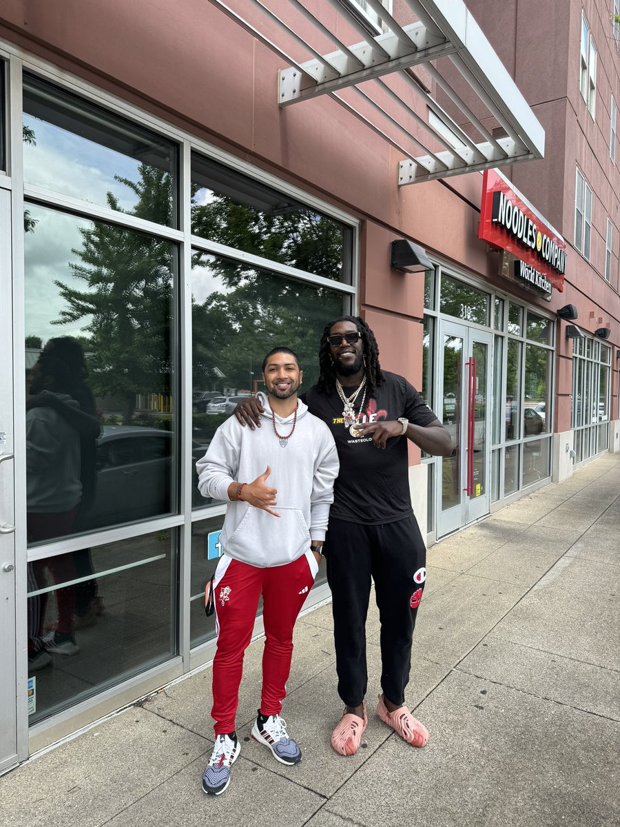 The legend @monstatrezz on campus (was seeing if he had any eligibility left 😅) love you bro, always good seeing you. @LouisvilleMBB @TBT_Louisville
