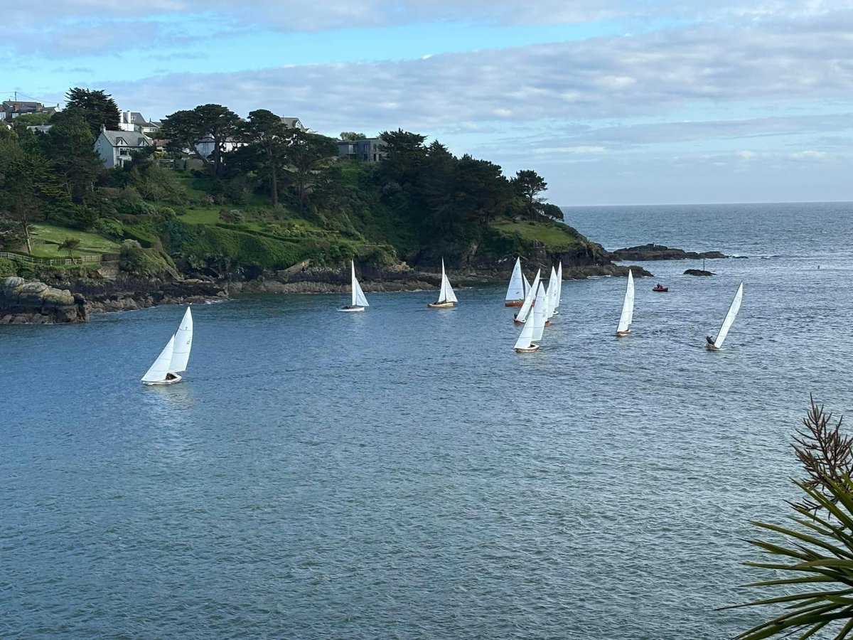 Yacht racing tonight on the estuary and I’ve a birds eye view from the apartment…. with a glass of red wine this is way better than tv