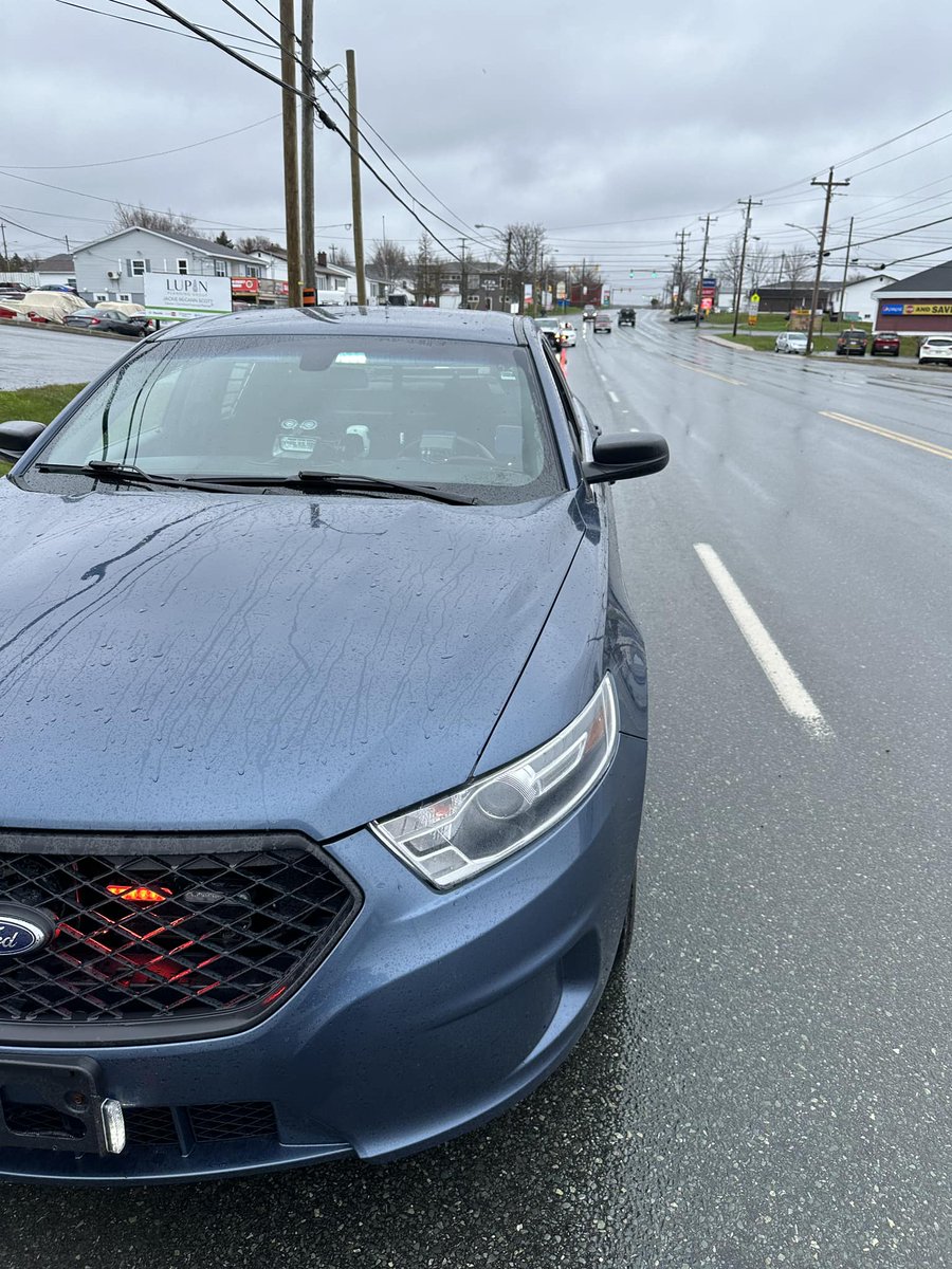 We are applauding the @RNC_PoliceNL for its dedicated efforts in ensuring the safety of our town! 👏The RNC issued 32 speeding tickets during a single school zone traffic initiative in CBS yesterday. Details - ow.ly/sIV650RHs37