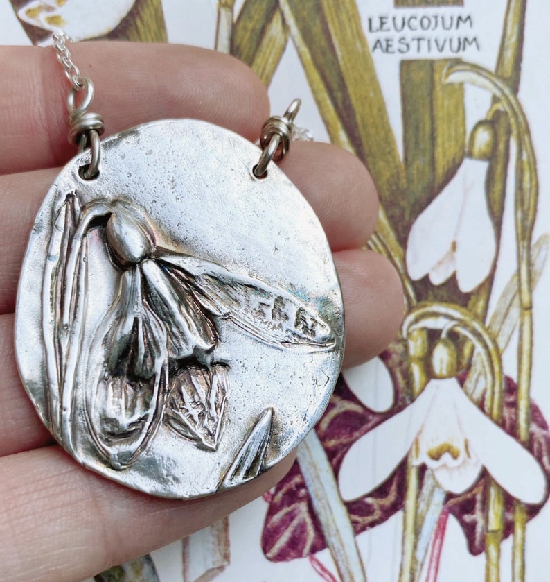 My Etsy shop's now open with my jewellery collection:

intricate casts of real flowers &amp; nature finds 
&amp; tiny wearable sculptures of British birds
handmade by me in recycled silver.

LIMITED spaces in my order book-once it's full I'll close my shop again:

etsy.com/uk/shop/silver…