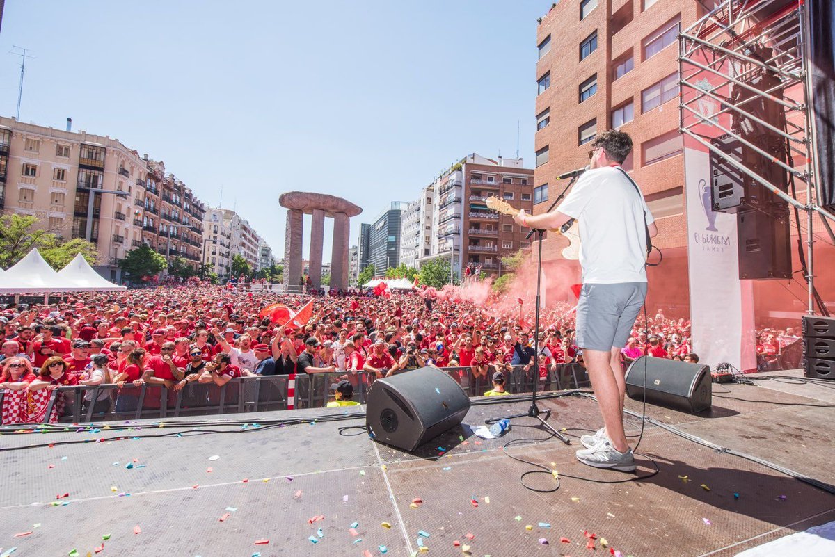 TheAnfieldWrap's tweet image. What a journey it has been with Jürgen. 

We’d love you to quote this tweet with your favourite picture that you’ve taken from during Jürgen’s time 📸

Here are some sent by our contributors for something coming soon from us. GO!

#JurgenRemindedUs