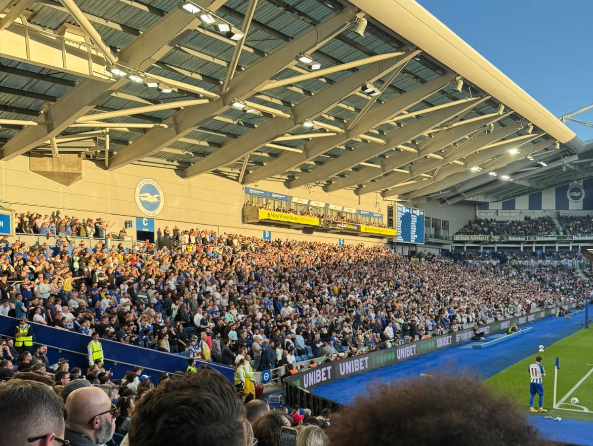 3,000 Chelsea fans at Brighton this evening. #CFC 👏