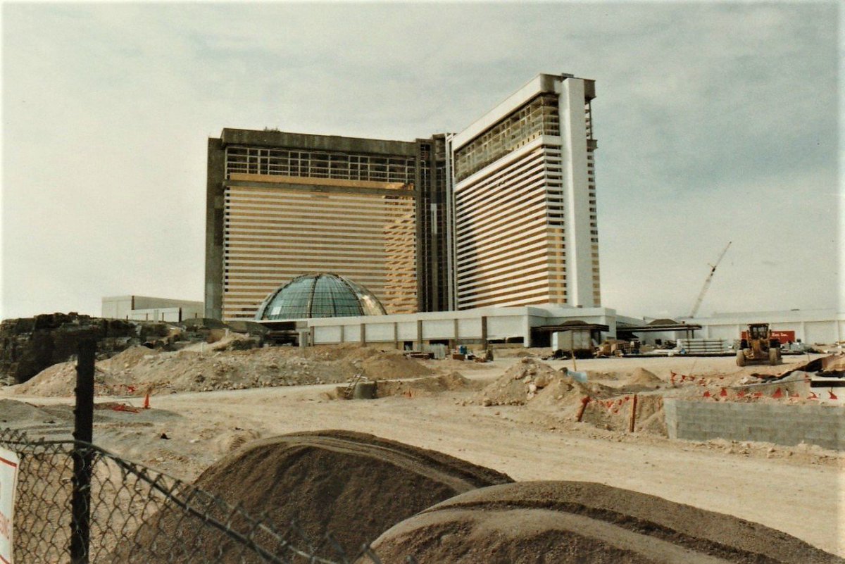 The Mirage will close July 17, 2024, to be remade into Hard Rock Las Vegas. Photo: early 1989.