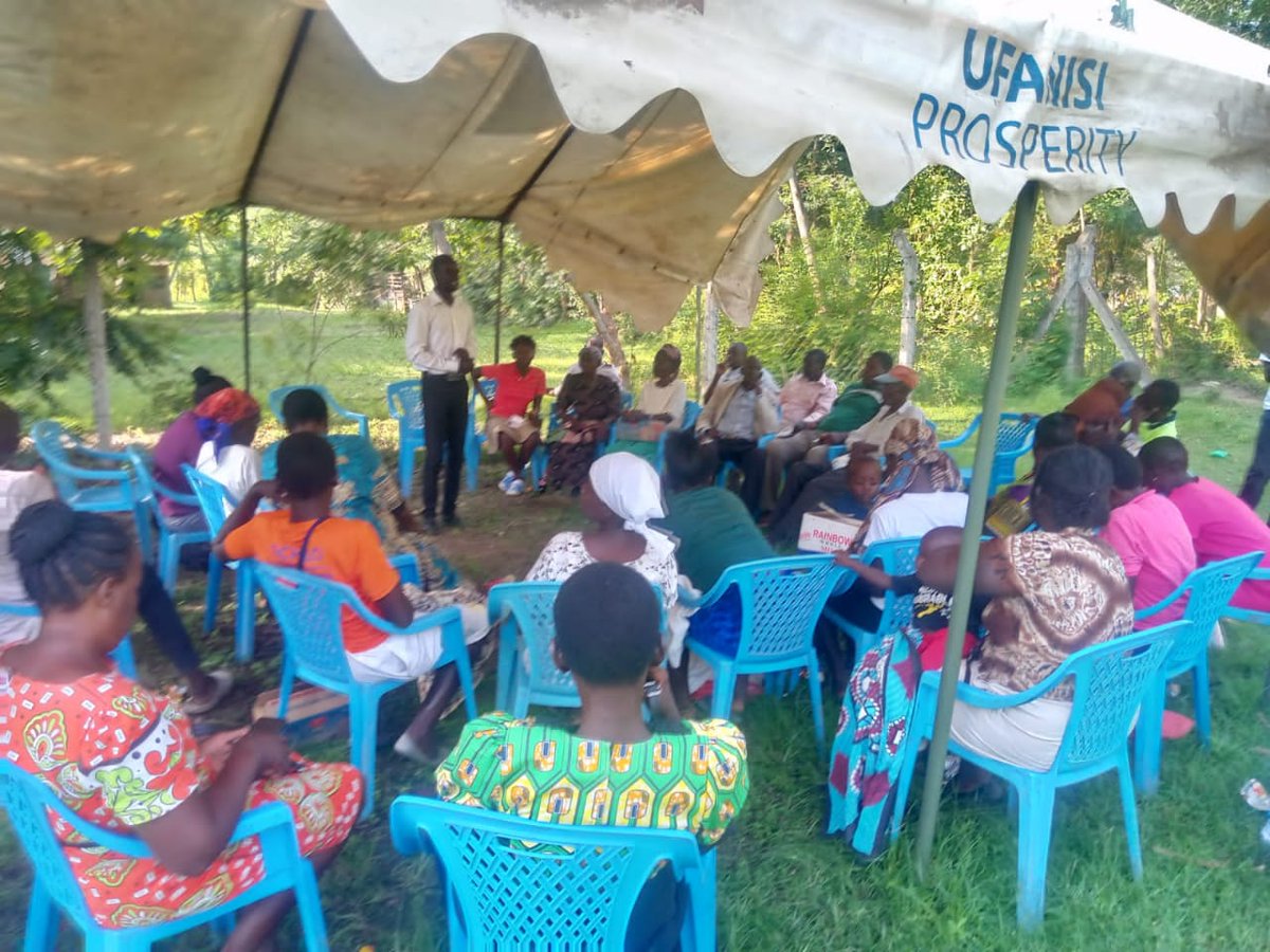 Today @MiwaniCentre through #HAKIMtaani had a community dialogue on Environmental Justice and Labour Relations with the community members of Nyakoko Village in Miwani East. @HakiAfrica @NLinKenya @GBVcommittee