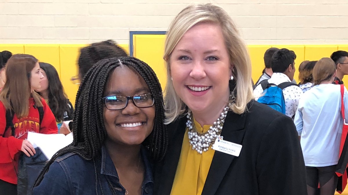 This @thesmef Leadership Shawnee Mission 2019 and former @SMWestOffice student just graduated from @UMKC with a double major in biology and chemistry (in 4 years!) So proud of her and all her accomplishments! It was so great to catch up with @MwayiChipalo1 today! Congrats to you!