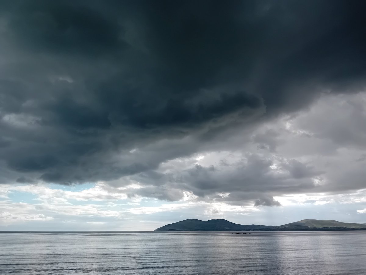 Ominous. Ballinskelligs Bay. Waterville, County Kerry, Ireland @WAWHour #wildatlanticway