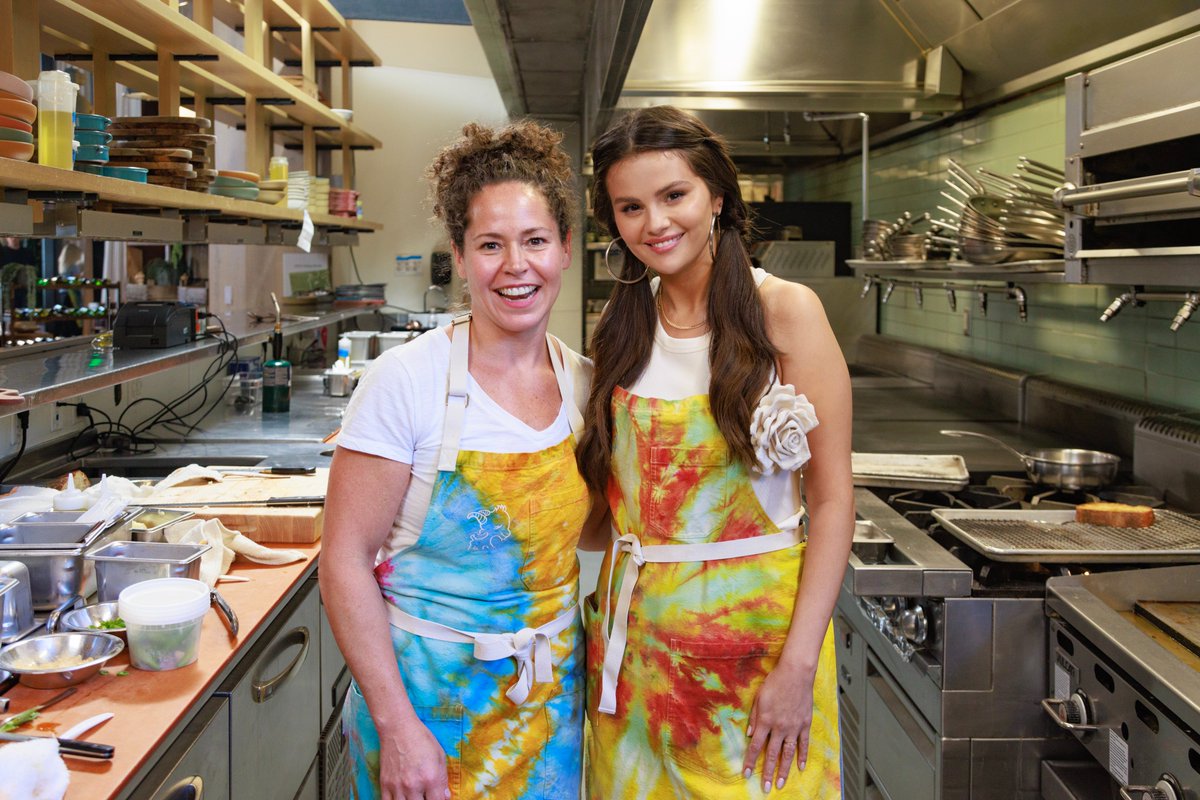 A new episode of #SelenaAndRestaurant starts now, and this week @selenagomez is heading to The Girl & The Goat for globally inspired small plates from @stephanieizard! 👏 RT if you’re watching with us!