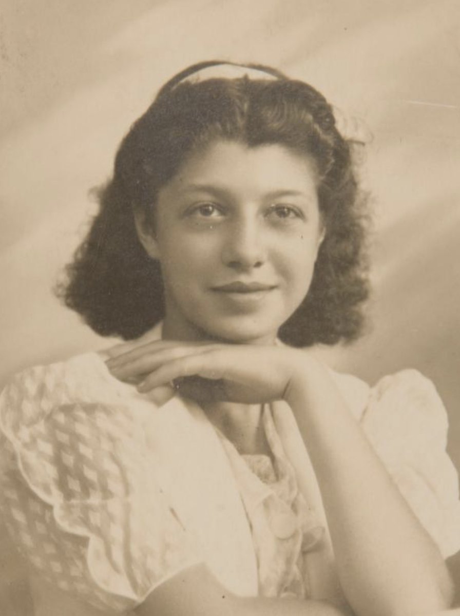 15 May 1925 | Polish Jewish girl, Rywka Goldberg, was born in Warsaw. She emigrated to France. She was deported to #Auschwitz from #Pithiviers on 31 July 1942. She did not survive.
