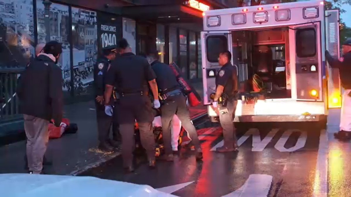 Man stabbed at Lower East Side subway station 7ny.tv/4bWZYS7