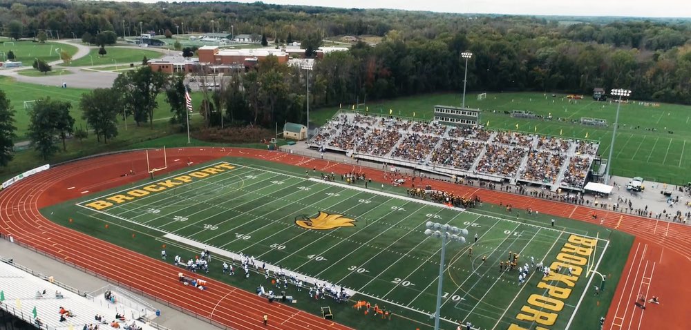 Thank you to @Coach_Potter for coming today to speak with our 25’s and talk all things @BPort_Football ! We enjoyed hearing about the program and appreciate your time. Go Highlanders. #WeAreHerricks