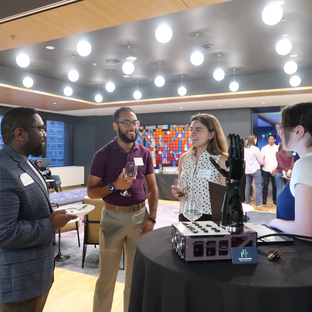 REMINDER that applications are open for VHBOS, our nine-week Fellowship for Boston-based entrepreneurs! Learn more and apply below by 5/28! visiblehands.vc/vhbos #VHBOS #founders #Boston #fundingopportunity #applicationsopen