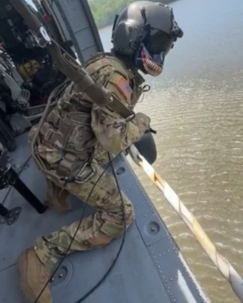 Three aircraft and crews from C Co., 3-501st took part in the Guardian Response Exercise in Indiana. The crews flew over 108 hours over the span of 31 missions and transported over 70,000 pounds of personnel and equipment. Great job to those who were involved!