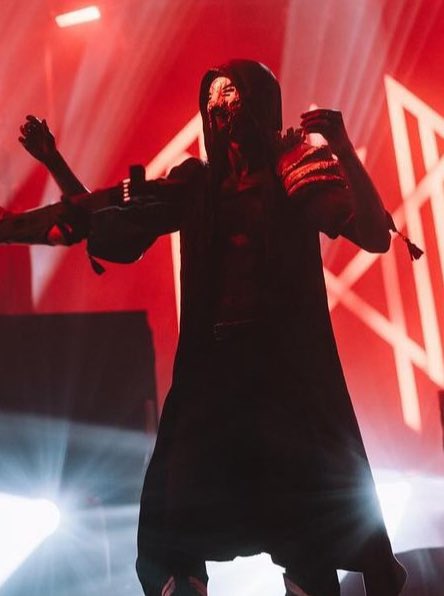 “hands up this is a robbery!!!!!”