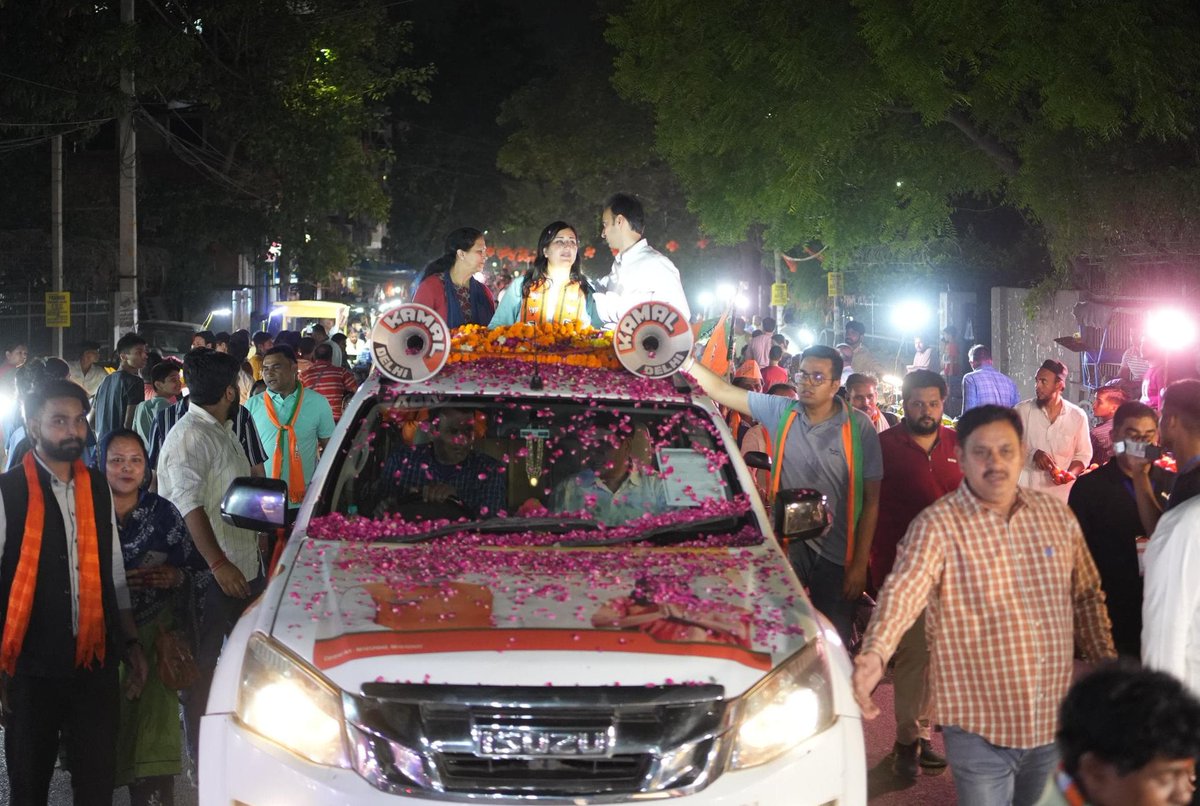 BansuriSwaraj's tweet image. एंड्रयूज गंज मंडल में आयोजित रोड शो में जनता जनार्दन द्वारा मिले स्नेह व आशीर्वाद से मन हर्षित है। 

आप सब का समर्थन और विश्वास इस बात का प्रमाण है कि आदरणीय प्रधानमंत्री श्री @narendramodi जी के विकसित भारत का संकल्प अब पूर्ण होने वाला है।

#AbKiBaarFirModiSarkar…