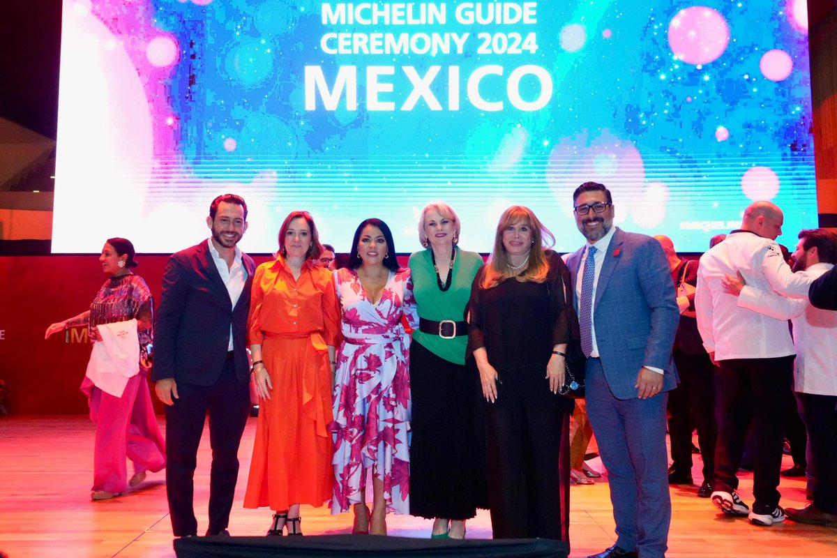 ¡México es un destino gastronómico internacional! Con mucho orgullo en la Premiación de la Guía Michelin, acompañada por mis maravillosos colegas, titulares de Turismo de Baja California, Baja California Sur, Oaxaca, Quintana Roo y Nuevo León. ¡Felicidades a todxs los chefs!👏