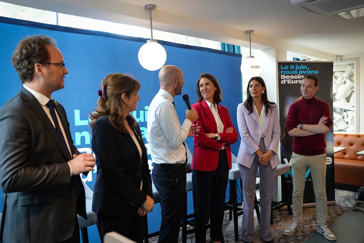 À Paris, dans la circonscription de @StanGuerini et @CarolineYADAN, comme dans toute la France : nous sommes chaque jour➕nombreux et➕déterminés à faire gagner la liste @BesoindEurope ! 🇪🇺 Merci @ValerieHayer, @rachelflore et @Ambroise_Mejean pour cette belle réunion publique !