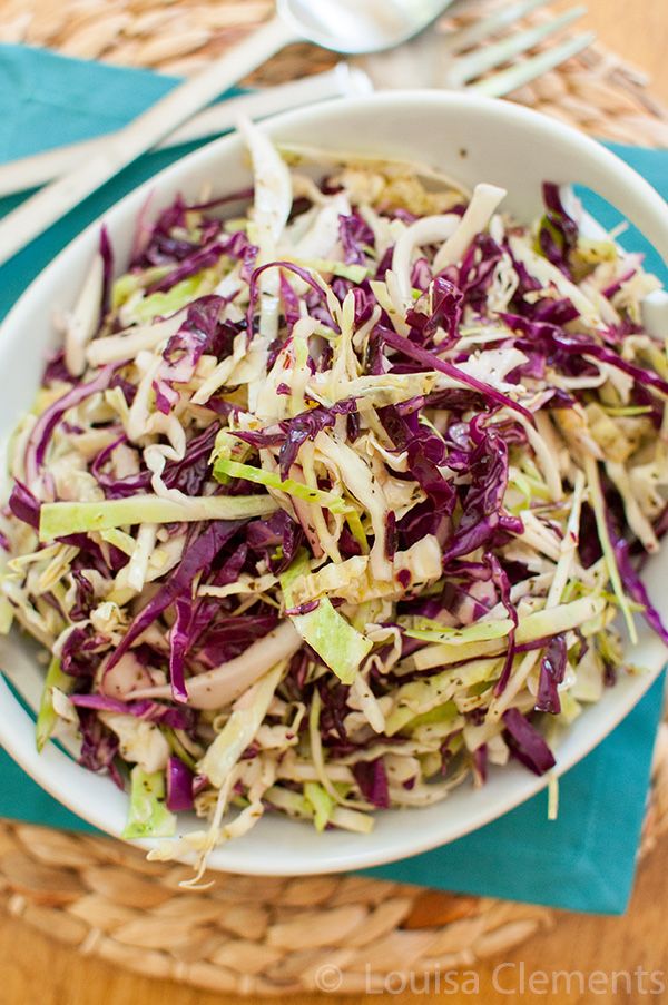 Coleslaw with Italian dressing adds freshness to your meal! Buy some cabbage and ENJOY. 💕 RECIPE: buff.ly/2s05KOi #salad #cabbage