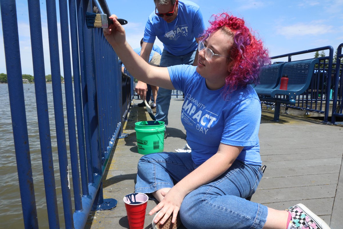 We love our city and love being a part of the <a href="/MWCoastChamber/">West Coast Chamber</a> Day of Impact! HPS had students (and staff) out painting the Heinz Walkway, pulling weeds at Boys &amp; Girls Club, and sorting clothing donations at Jefferson Elementary! #HPSProud