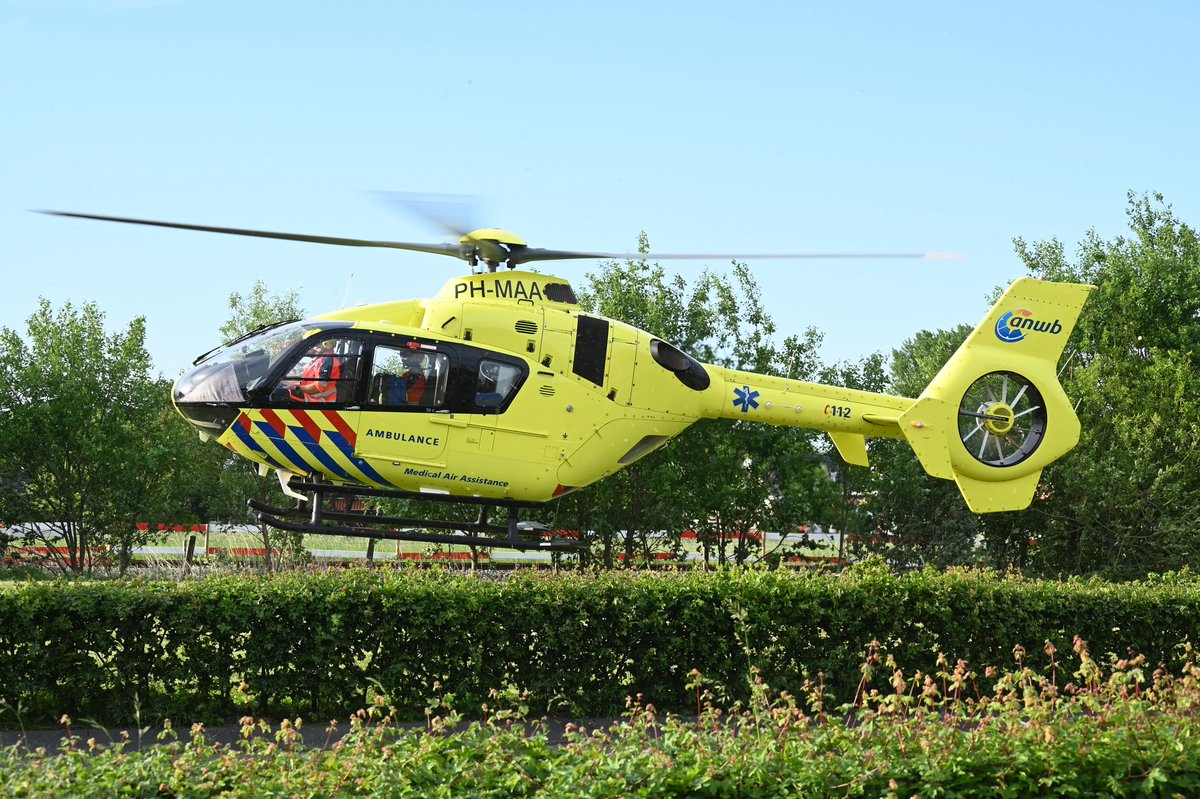 kwant79's tweet photo. Lifeliner PH-MMA voor een medische inzet,rendez-vous naar Appingedam vanavond #phmma #traumahelikopter #lifeliner4 https://t.co/1vwVADqbBm