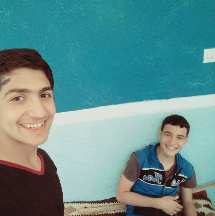 AbosaidaM's tweet photo. الصورة دي من ٦ سنين بالظبط كنت تقريبا في ٢ث حرفيا حياتي فيها حاجات كتير اتغيرت ناس مشيت وجاء غيرها وأصحاب واخوات جداد وناس ومعارف جديده مفيش حاجه ثابته غير الراجل ده عمره ما اتغير عمره ما خذلني اخويا الي مجابتهوش امي ربنا يديم وجود يا هندسه ♥️
للعلم هو معايا من اكتر من ٢٠ سنه🖐🖐 https://t.co/yEumzA7KJw