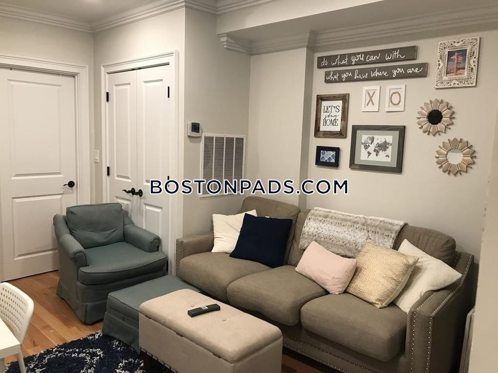 North End Apartment for rent 4 Bedrooms 2 Baths Boston - $5,800: 4 Bed 2 Bath dlvr.it/T6x2mL #northendapartments #northendrentals