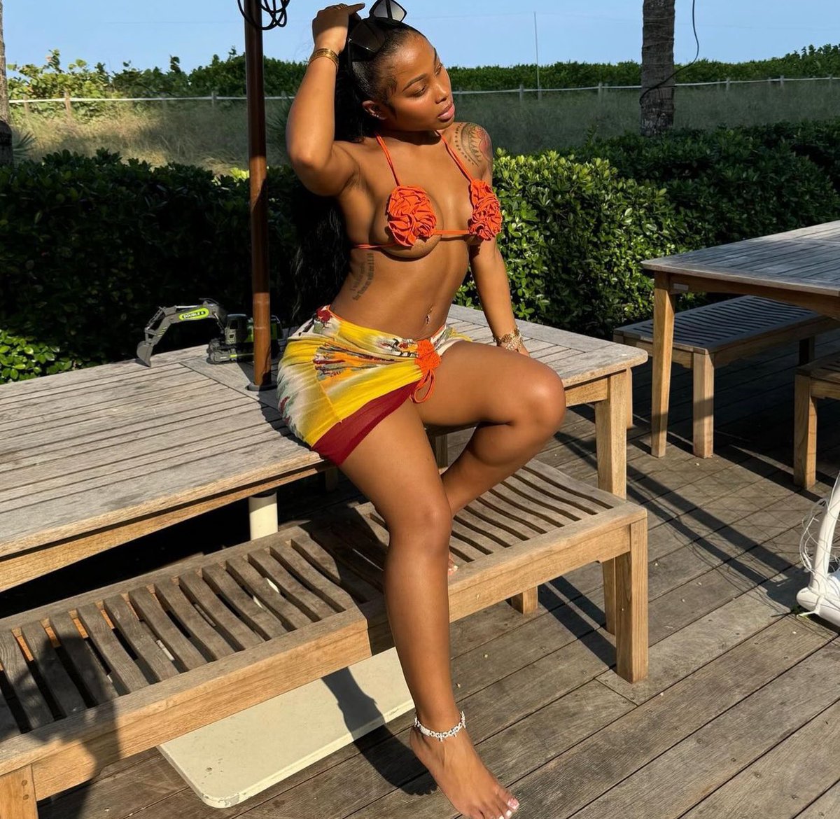 waaydamin's tweet image. Slim thick, caramel skin, 4”11 ..she a 10🍊