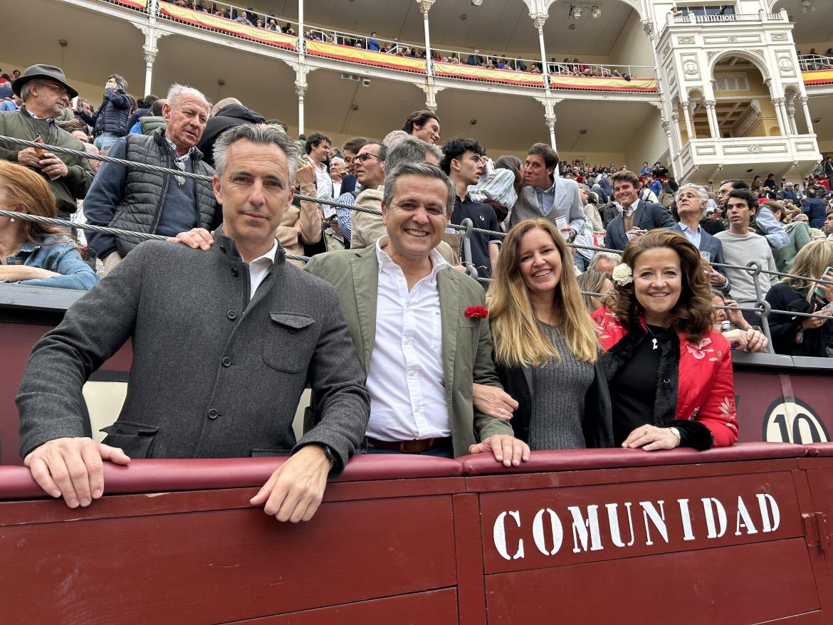 Ha sido un lujo asistir a la tradicional corrida de toros en honor a #SanIsidro, patrón de #Madrid, en el día de su festividad. Más de 20.000 aficionados han demostrado que la Fiesta de los toros está más viva que nunca. Atacar la tauromaquia supone empobrecer nuestra cultura