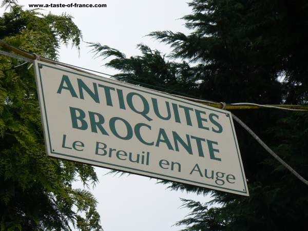 Old buildings in the village of Le Breuil en Auge in #Normandy buff.ly/4byhkob #France 🇨🇵 #travel #photo