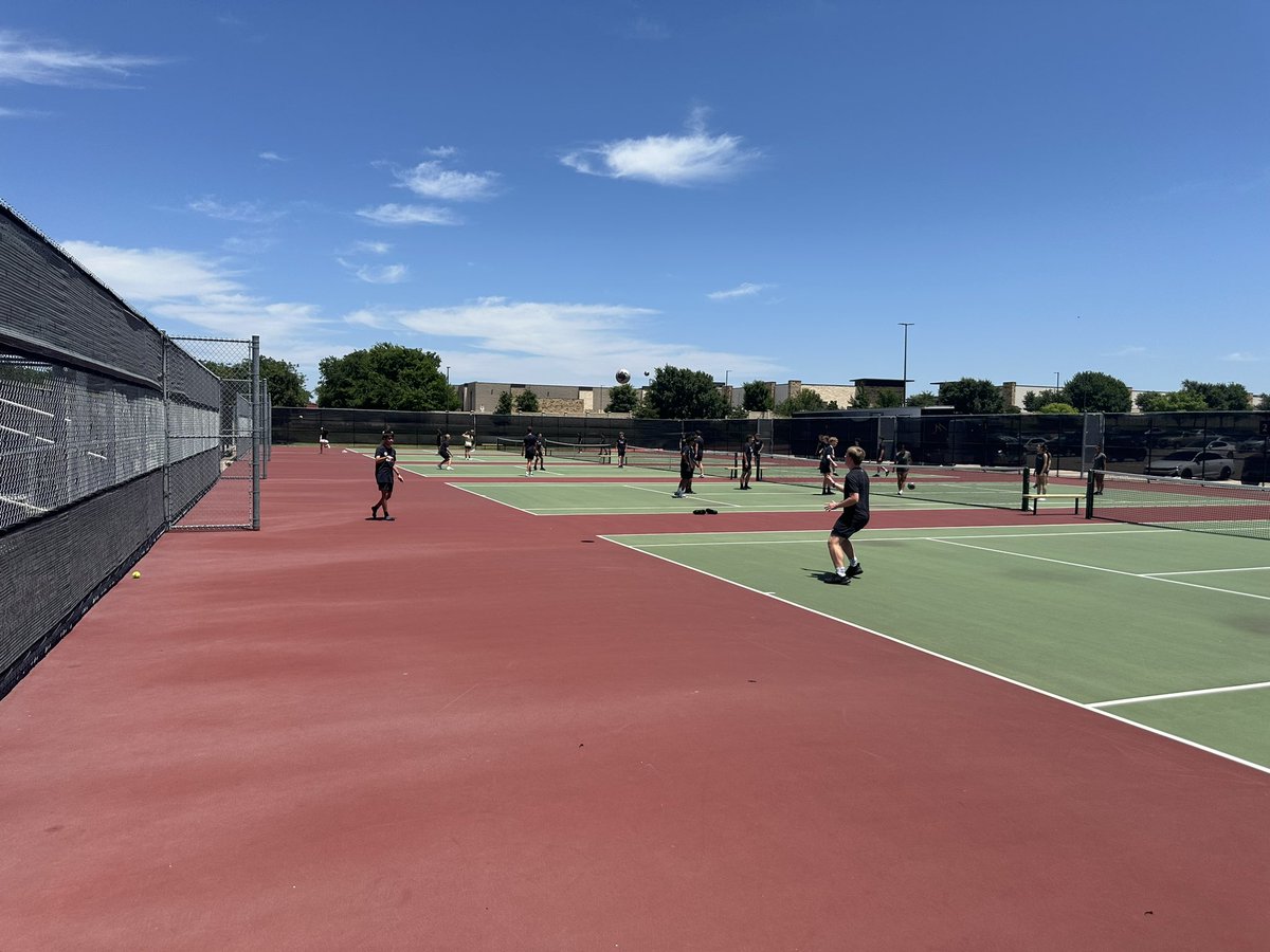 With MHS soccer playing some tennis and soccer tennis.  Awesome watching kids from different sports having fun and competing outside their comfort zone.  

#Wearemansfield