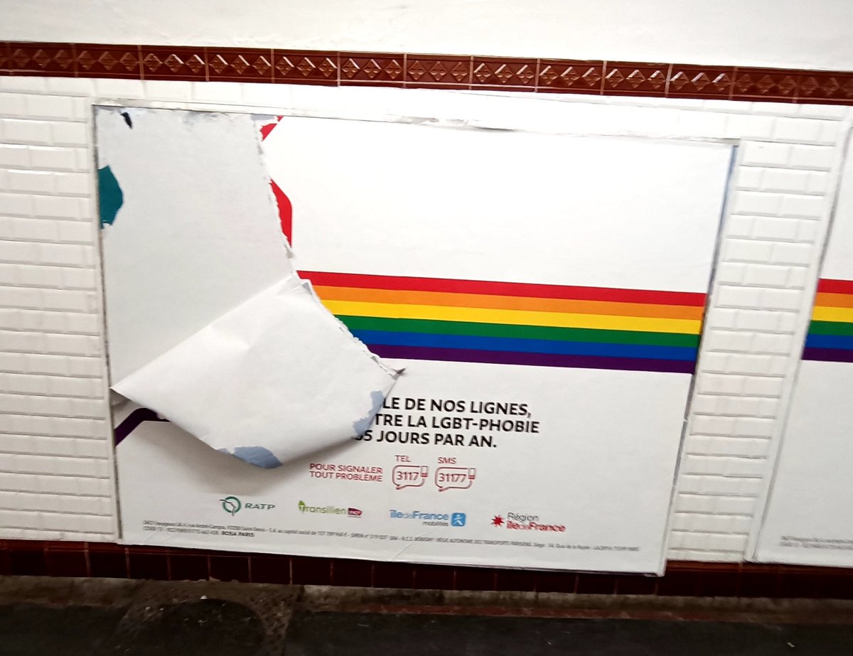 La dégradation de cette affiche contre les LGBTphobies au métro Porte de Bagnolet @Ligne3_RATP illustre à merveille à quel point la haine se porte bien. #cqfd #lgbt #haine @ClientsRATP @RATPgroup @Actu_Transilien  @IDFmobilites @IDFmobilitesPCF @iledefrance @stop_homophobie