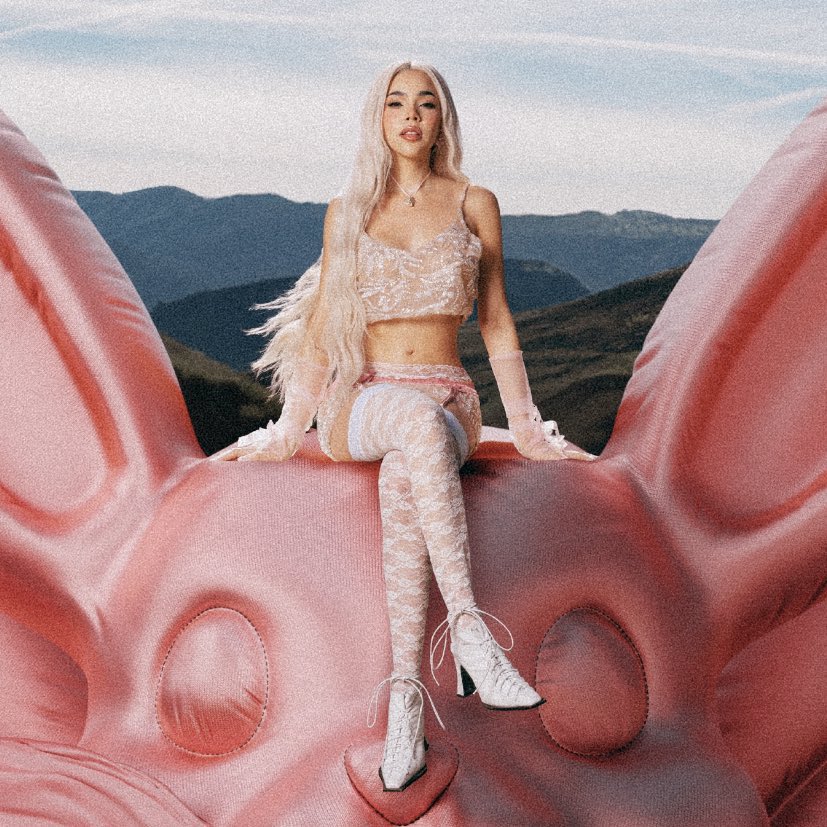 “Pink Aura” de Kenia OS en su día #20 se encuentra recibiendo 2,134,252 MILLONES de streams, con 8 tracks por encima de los 100MIL streams en Spotify.