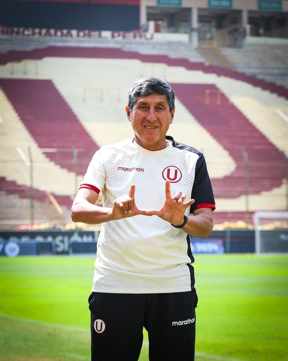 𝗘𝗝𝗘𝗠𝗣𝗟𝗢 𝗗𝗘 𝗚𝗔𝗥𝗥𝗔 𝗬 𝗔𝗠𝗢𝗥 𝗣𝗢𝗥 𝗟𝗔 Ⓤ 🫶 Wilfredo Ccoscco Quispe, jefe de utilería de nuestro primer equipo, cumple hoy 51 años trabajando en el más campeón del Perú. ¡Felicidades, «Pajita»! #Los100DelÚnicoGrande