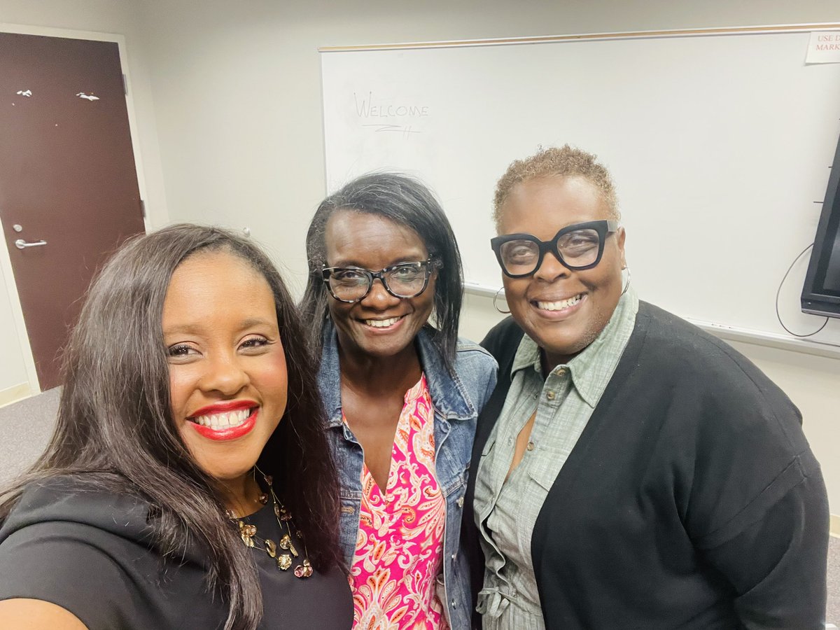 I love seeing Dr. Stacey Mabrey @UrbanMagnolia and Lezettra Saunders @Saundle6 @RCSS_GA ! Two of the hardest working district leaders I know!