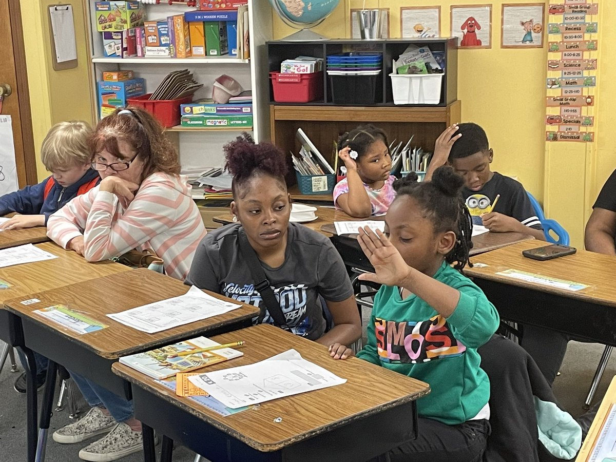 Parents joined 1st graders for a math session this afternoon @ConeCougars #ChartYourCourse