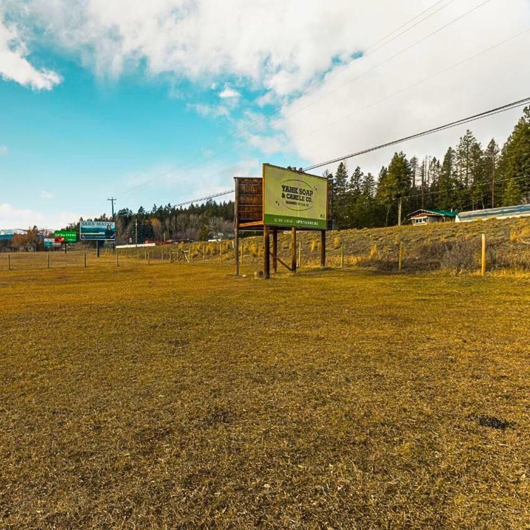 🏔 Embrace a lifestyle enriched by the beauty of rural living with the benefit of a short minutes' drive to all amenities Cranbrook has to offer. 

View more: realestateinvermere.ca/officelistings…

Listing price: $1,295,000

#realestatedreams #realestateinvestor #realestategoals #realestate