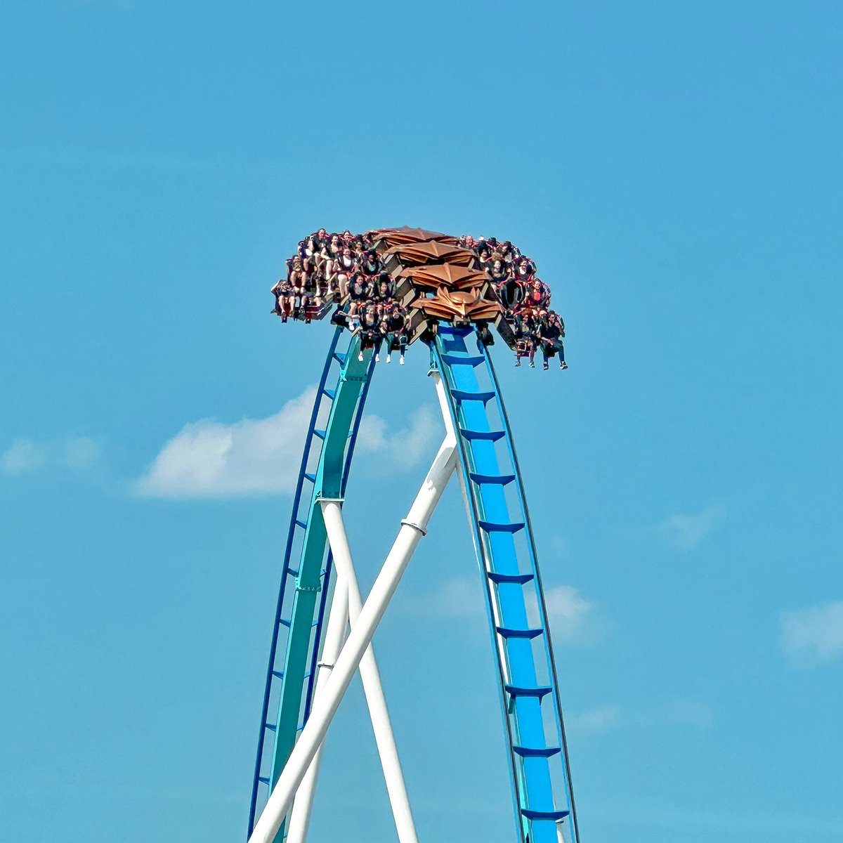 Gatekeeper at Cedar Point looking fierce! 

#gatekeeper #cedarpoint #cedarfair #sandusky #ohio #bolligerandmabillard #themepark #rollercoaster #amusementpark #coasterenthusiast #thrillride #travel #photography