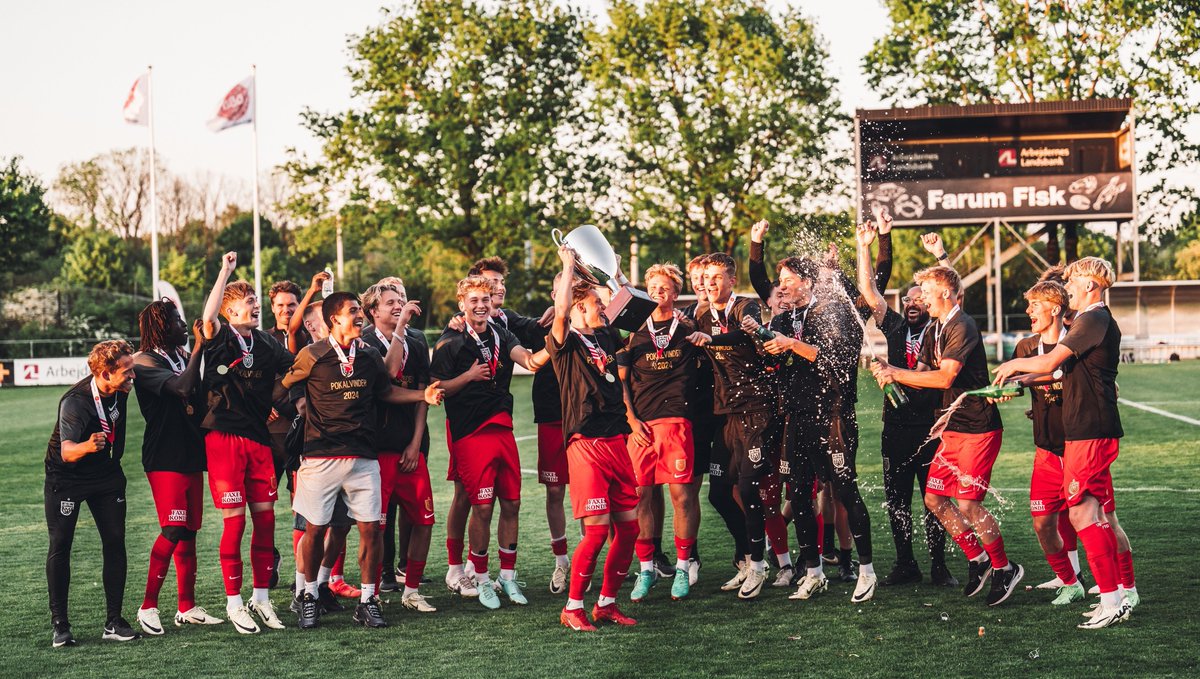𝐔𝟏𝟗 𝐏𝐎𝐊𝐀𝐋𝐕𝐈𝐍𝐃𝐄𝐑 𝟐𝟎𝟐𝟒 🏆 Vores U19-drenge vandt her til aften U19 Ungdomspokalen efter en spændende finale mod FC Helsingør, der måtte ud i straffesparkskonkurrence ❤️💛